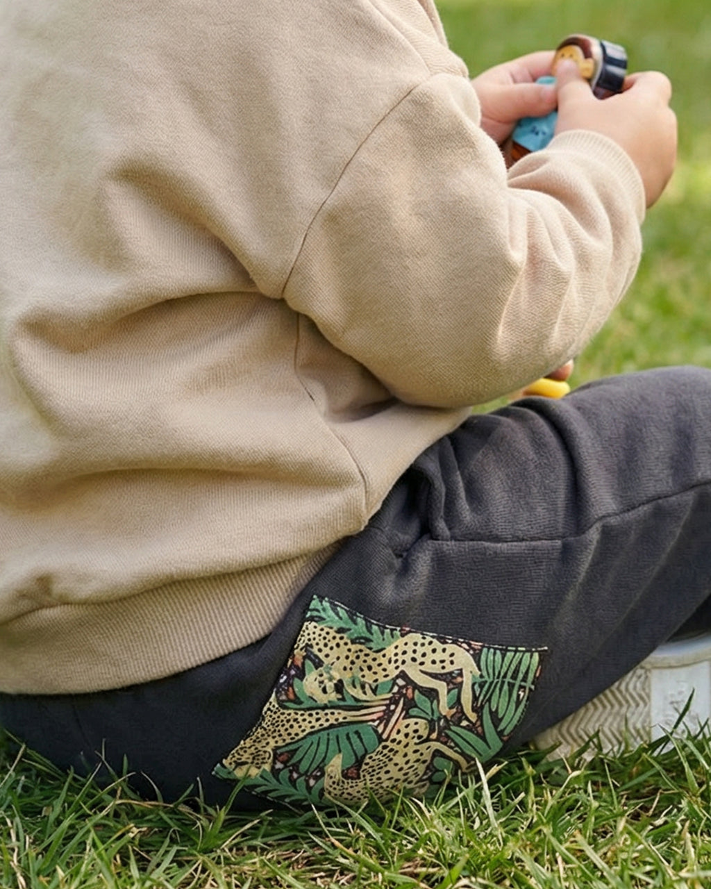 Wild Adventure sweat pants